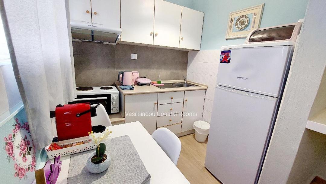 Vasileiadou Coastal Rooms 弗洛伊塔 外观 照片