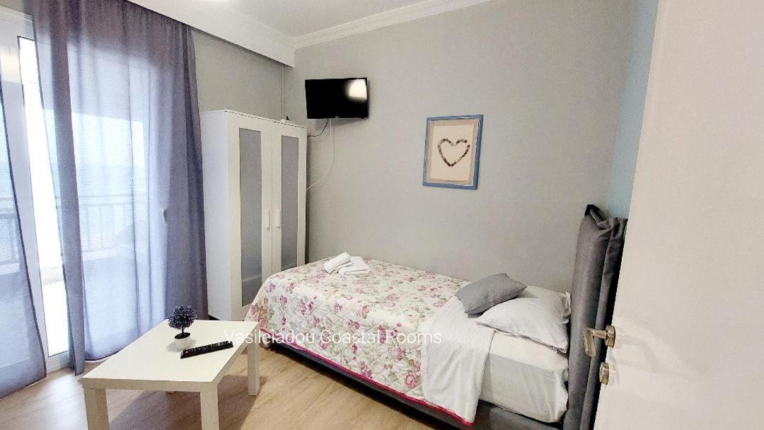 Vasileiadou Coastal Rooms 弗洛伊塔 外观 照片