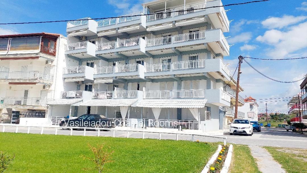 Vasileiadou Coastal Rooms 弗洛伊塔 外观 照片