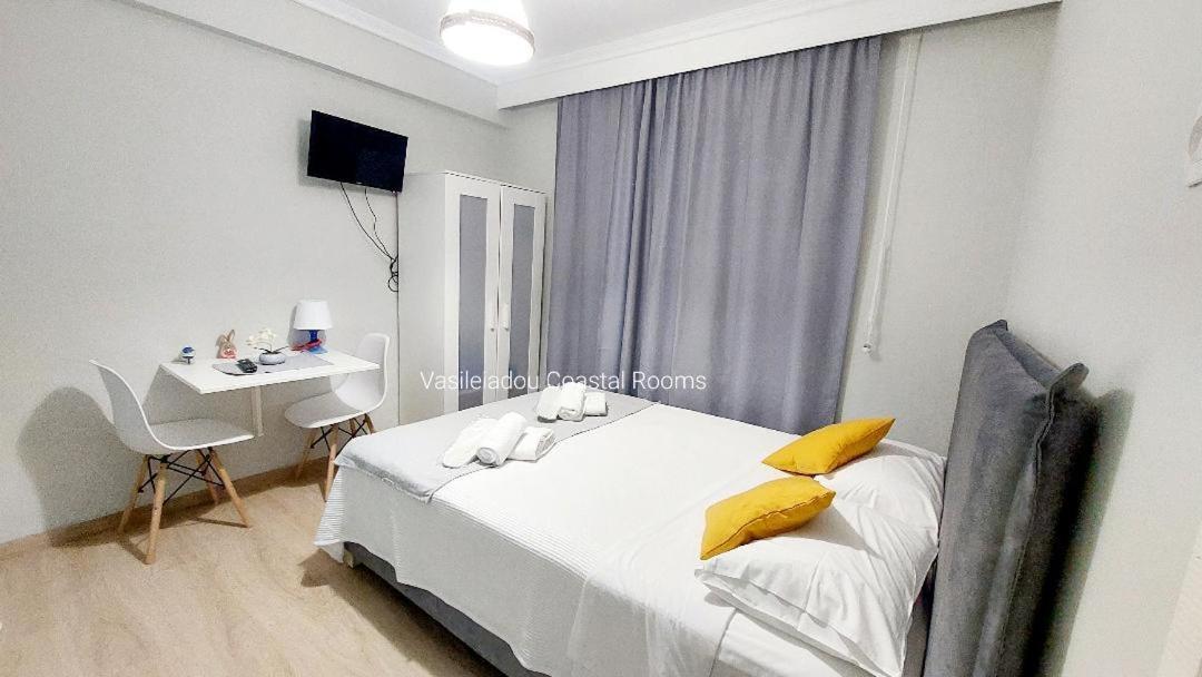 Vasileiadou Coastal Rooms 弗洛伊塔 外观 照片